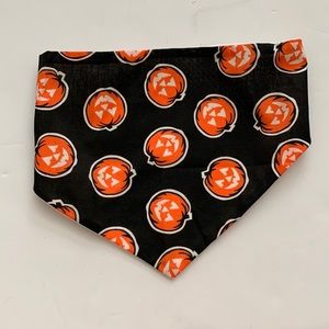 Pet bandanna, with glow in the dark pumpkins for large dog New